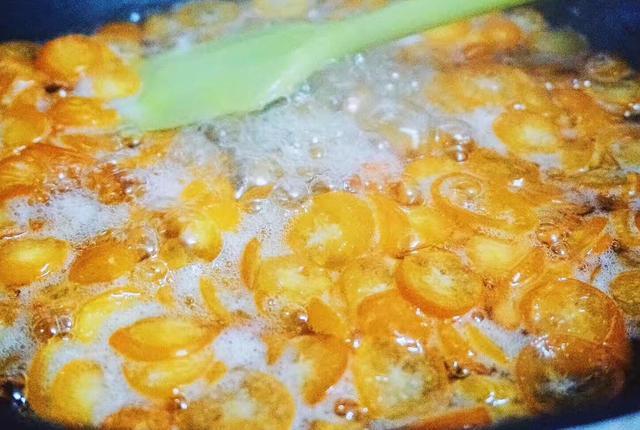 宝宝咳嗽家长别急,冰糖加一水果,比吃药好,调好