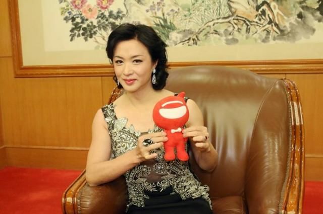 有人问金星的儿子:你妈妈是男是女?他一句话怼