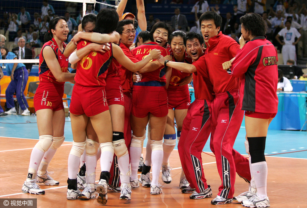 在2004年奥运会中还有一个关键词我们不能忽略--中国女排，女排姑娘在总决赛中先失两局的情况下反败为胜实属不易。此次夺冠也是中国女排继84年洛杉矶奥运会后第二次获得奥运会冠军。时隔20年后，中国女排再次站到奥运会最高的领奖台上。