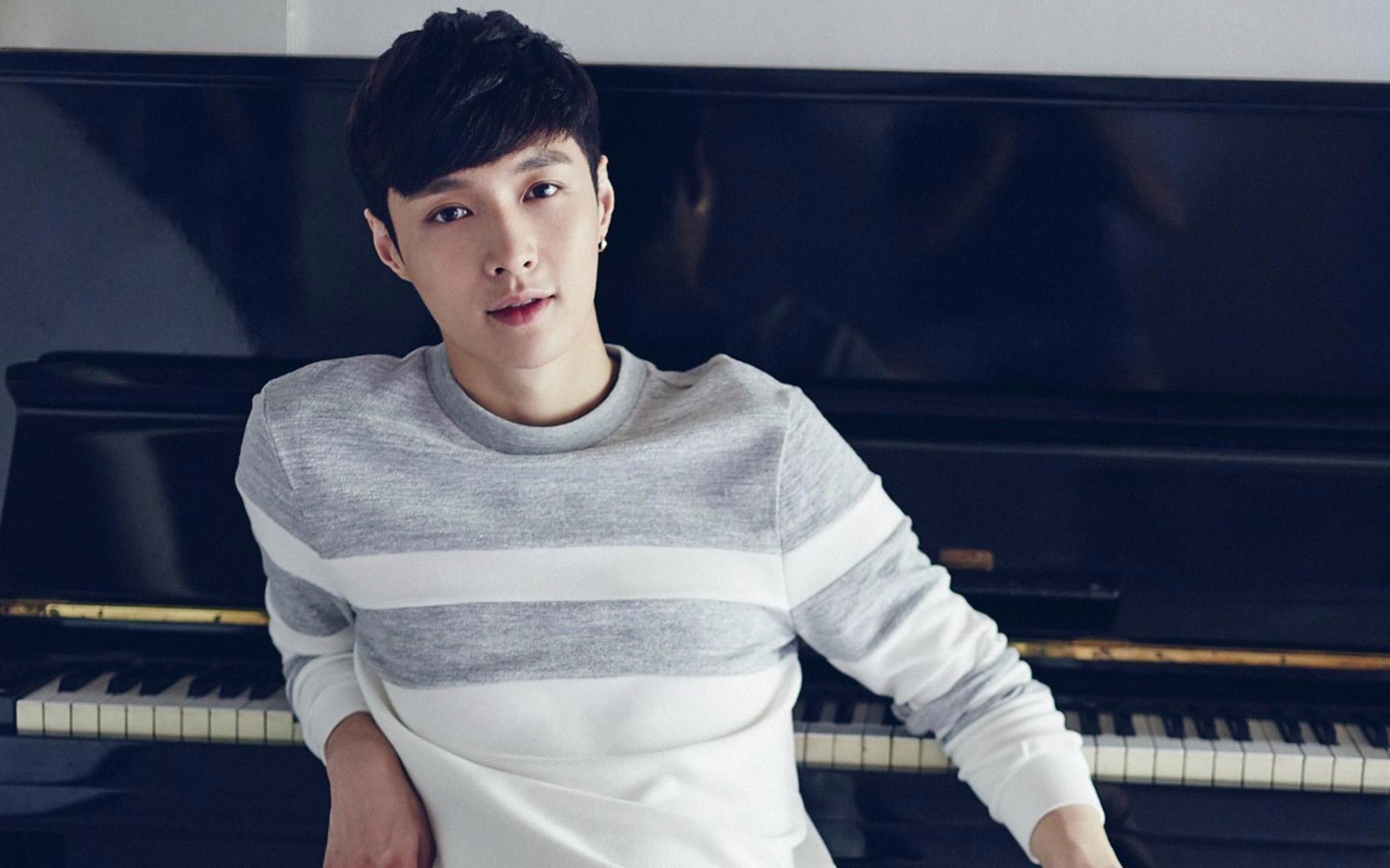 蘑菇屋第二季张艺兴 t01d17cda0ac51bfb47.jpg?size=1600x1000