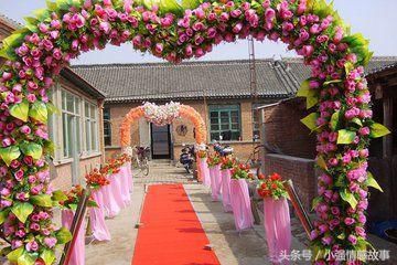 我结婚婆家拿不出彩礼钱,婚礼当天老公拿来礼