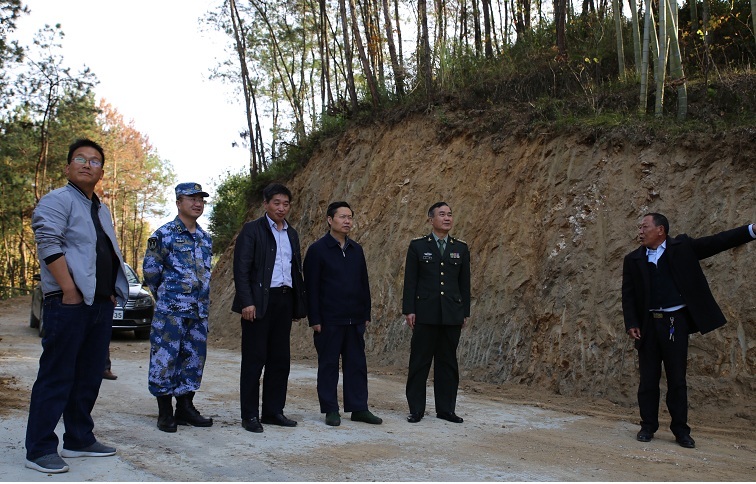 湖北黄冈军分区政委雷军到英山调研
