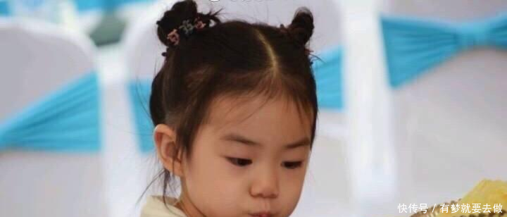 朱茵戚薇女儿同框, 一起参加综艺