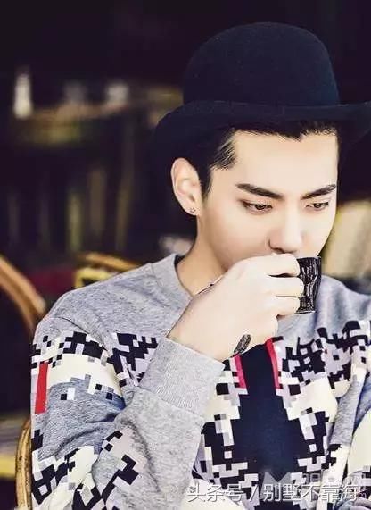 鹿晗爱冰美式 那吴亦凡爱喝什么?