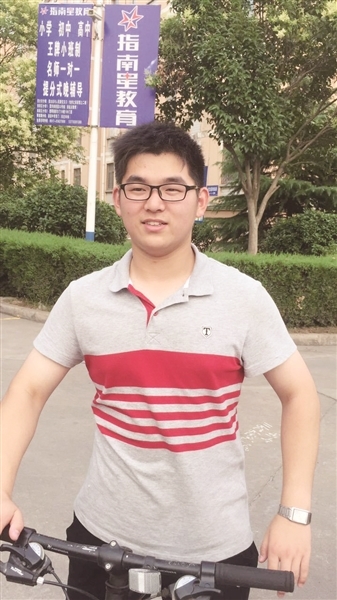 该校潘慰慈同学以总分443分斩获全省理科类第一名.