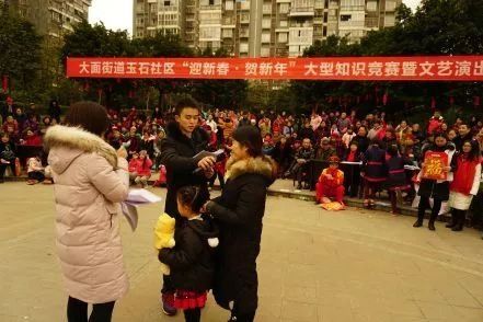 大红灯笼高高挂,载歌载舞迎新春--大面街道迎