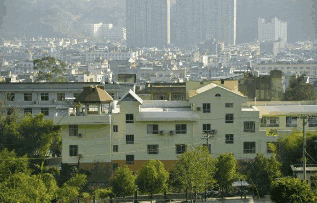 小县城的房子根本没人买, 为什么还死命涨价?