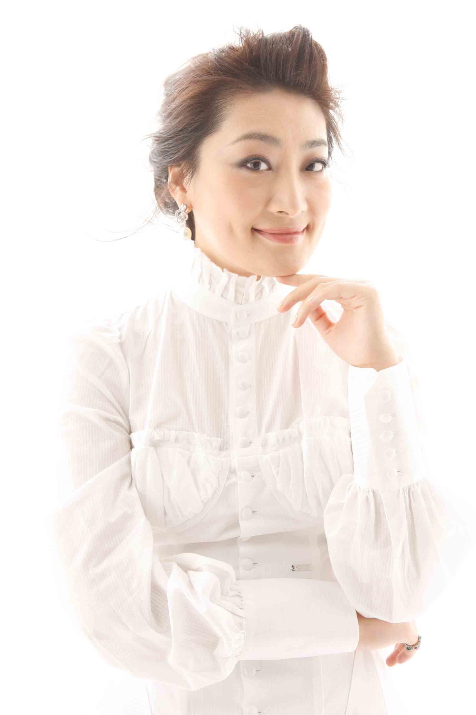 她年纪轻轻就身价数百亿,却无人敢娶,父亲愁的想为其相亲!