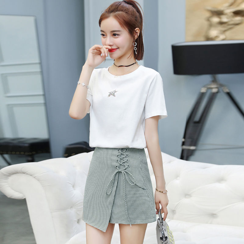 35岁女人就要穿大胆些,这些短裤套装+细高跟,