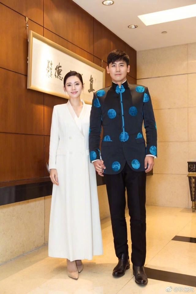 秋瓷炫和老公于晓光合体秀恩爱,与宋慧乔同框