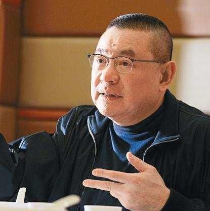 他是香港富商,李嘉欣关之琳都与他传过绯闻!