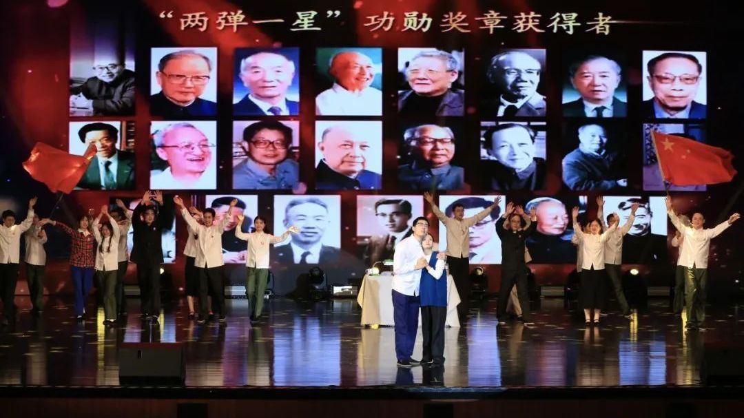 大学生自导自演编排话剧 讲述“两弹一星”的故事 大学生自导自演编排话剧 讲述“两弹一星”的故事