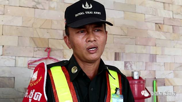 警车乱停靠该罚吗?泰国机场保安把违规警车轮