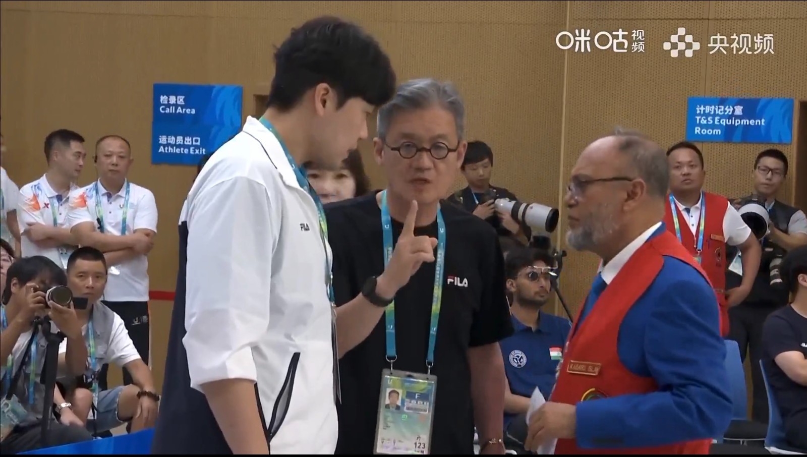 玩儿的就是心跳!大运会男子10米气手枪 胡凯0.3环优势惊险夺冠