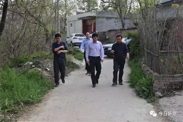 南阳市卧龙区区长邓俊峰暗访脱贫攻坚春季提升