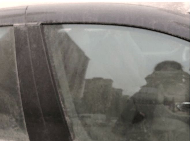 陕西西安: 小区停车场奔驰钉子户欠2000停车