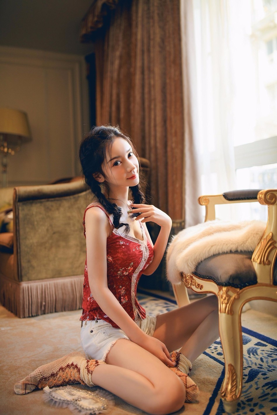 陈思宇写真化身甜美芭比 肌肤白皙细嫩 陈思宇写真化身甜美芭比 肌肤白皙细嫩