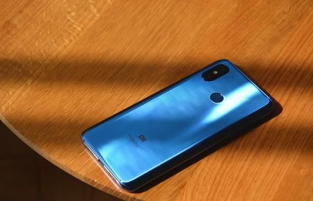 小米8耗电少充电快,最重要的是不卡顿