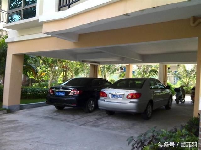 小区停车场究竟属于谁?听物业老阿姨一番话,才