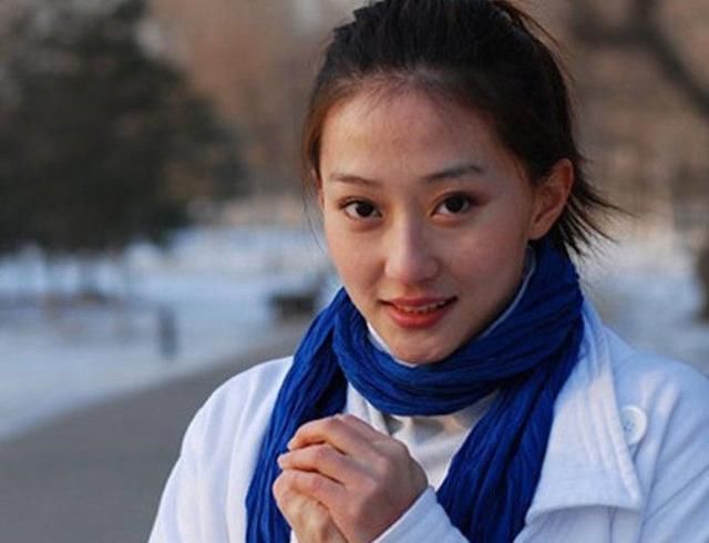 她曾是赵本山助理,《乡村爱情》一夜成名,今是两孩妈