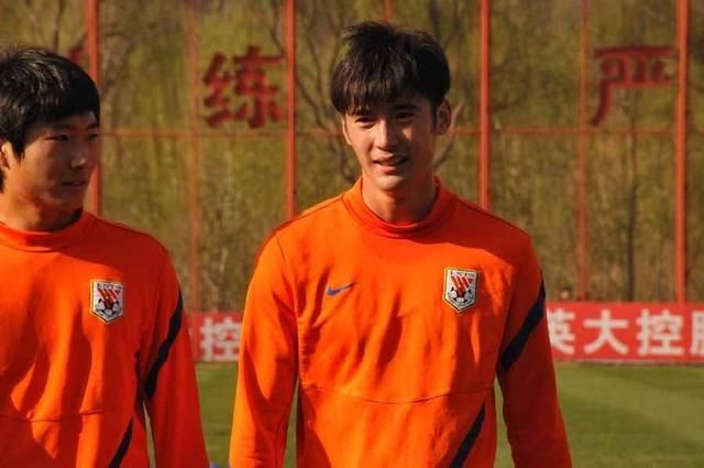 国足4大最帅门将:曾诚垫底,颜骏凌仅第2,第1可