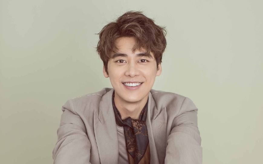 长江后浪推前浪,李易峰、杨洋成过气鲜肉,新生