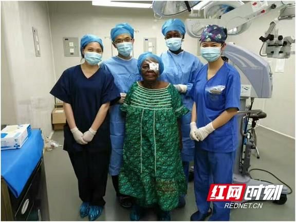 中国援非医疗队启程 爱尔眼科成为民营医院代