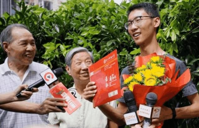 最实惠3所985大学,分数低,毕业生月薪普遍高