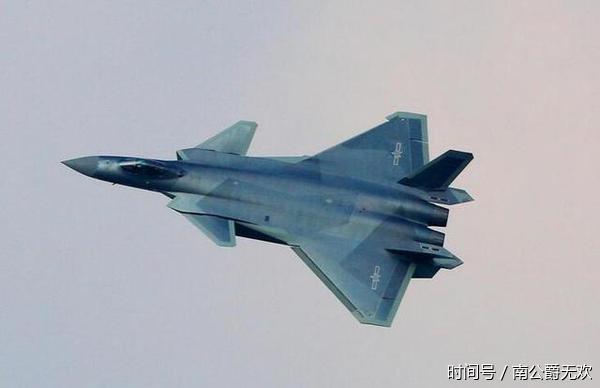 曾瞧不起中国,美国F22只造187架,今惨遭歼20