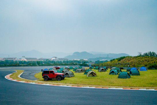度假新方式 浙江国际赛车场举办赛道露营及长桌宴(图4) 度假新方式 浙江国际赛车场举办赛道露营及长桌宴(图4)