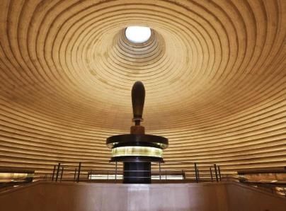 耶路撒冷死海古卷博物馆,1965年开馆,馆内古卷被放置在特制的带天窗的