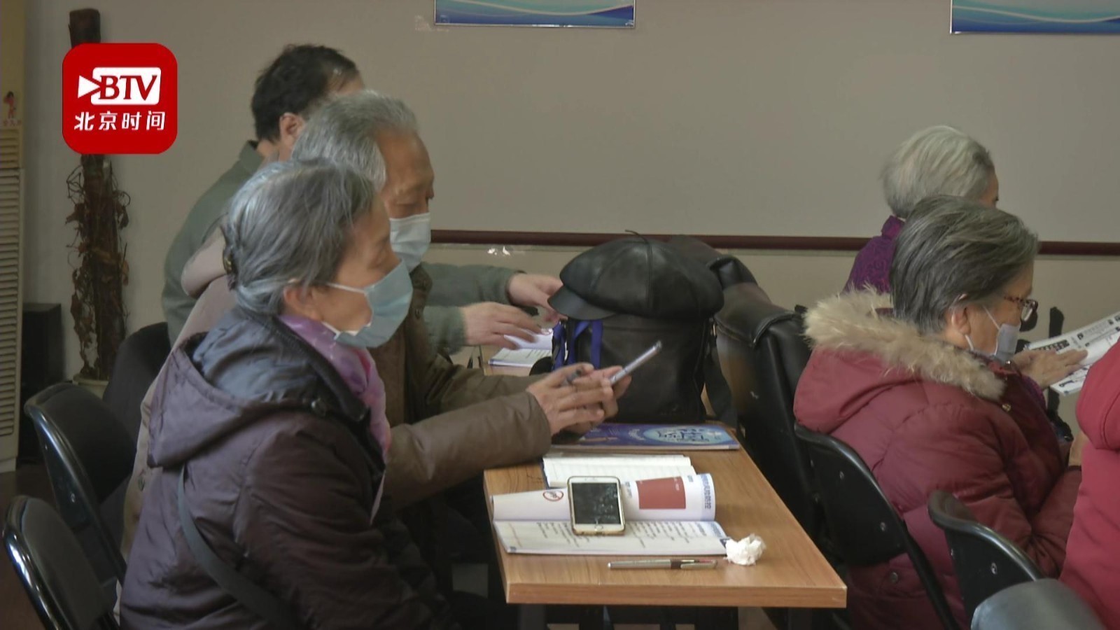 “智慧助老”行动 帮老人跨越“数字鸿沟”_北京时间