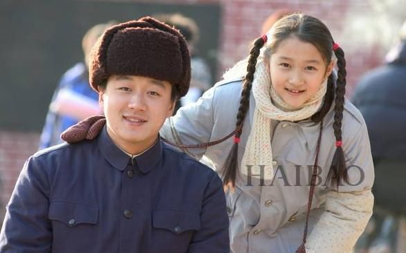 看了关晓彤的腿,一言难尽,网友:不知道鹿晗是怎