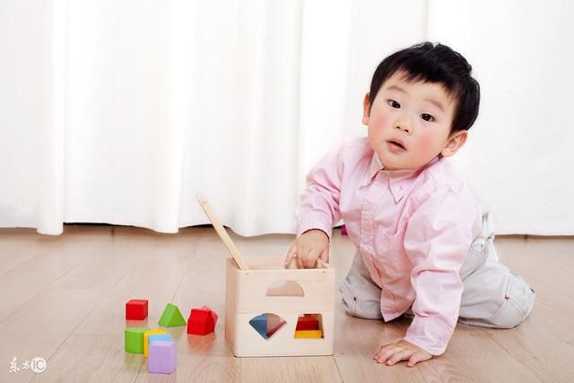 利用0-3岁婴幼儿发育特点积极开展早期教育