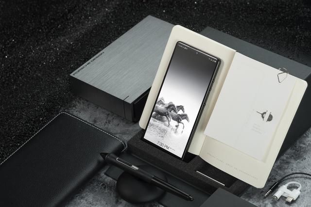 实力比拼:高端性能旗舰我选坚果R1