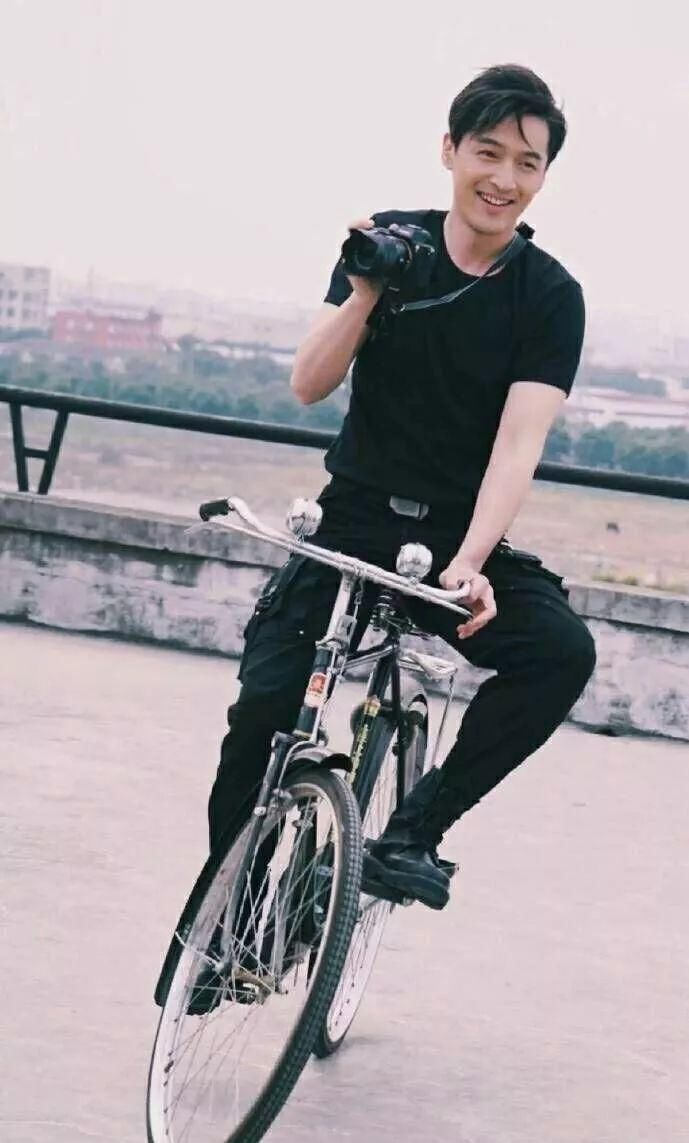 TFBOYS当老板后:王俊凯重代言,王源重综艺,而