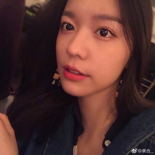 组图:耀莱千金美合晒自拍 清纯甜美不是网红脸