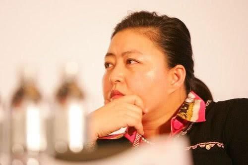 有眼光的投资人徐新,帮助过网易的丁磊,救活了