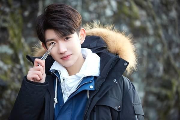 即使远在挪威王源也穿着易烊千玺喜欢的服装品