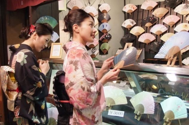 日本京都旅客暴增,中国人最多,看看当地居民吐