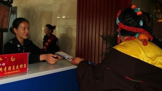 首个京外代表团出发!西藏团启程赴京参加十九大 首个京外代表团出发!西藏团启程赴京参加十九大