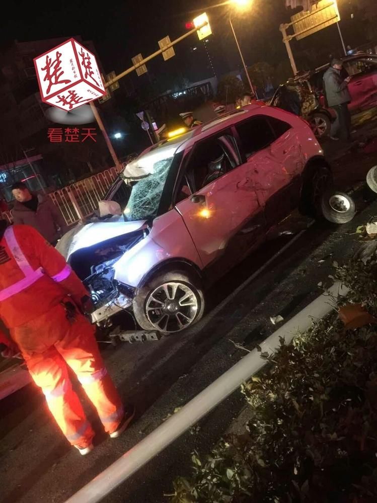 武漢香港路昨夜發生車禍 一騎車男子被撞身亡