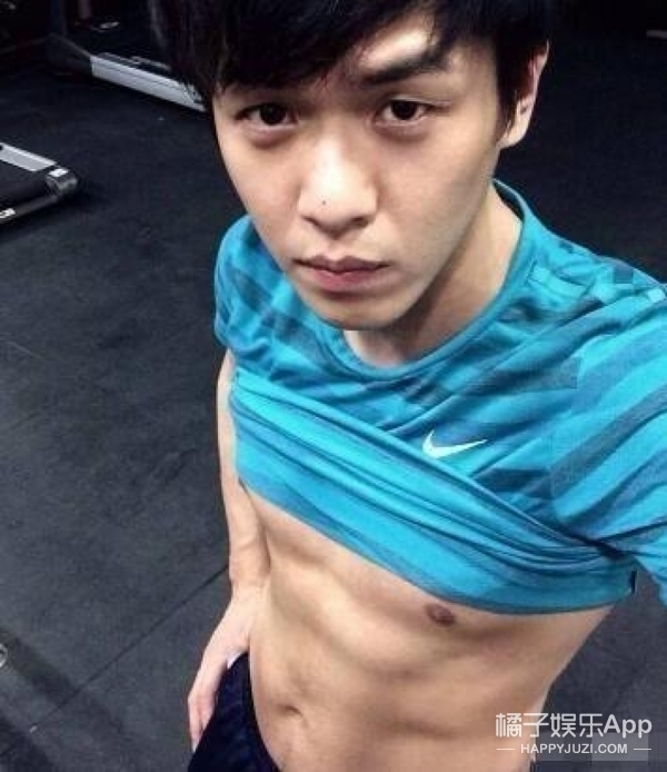 张若昀:王子的外表熊孩子的内心 张若昀:王子的外表熊孩子的内心