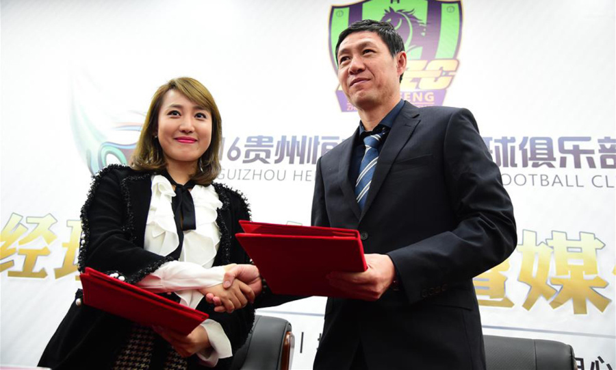 有人说女人感性而缺乏理性，文筱婷不同意这种性别歧视：“处理事情，不管感性也好理性也好，都有自己的判断方式和思维逻辑，只要是为了球队好的，我相信我们的股东会和黎指导，会在我给出的意见基础上去评判是对是错。