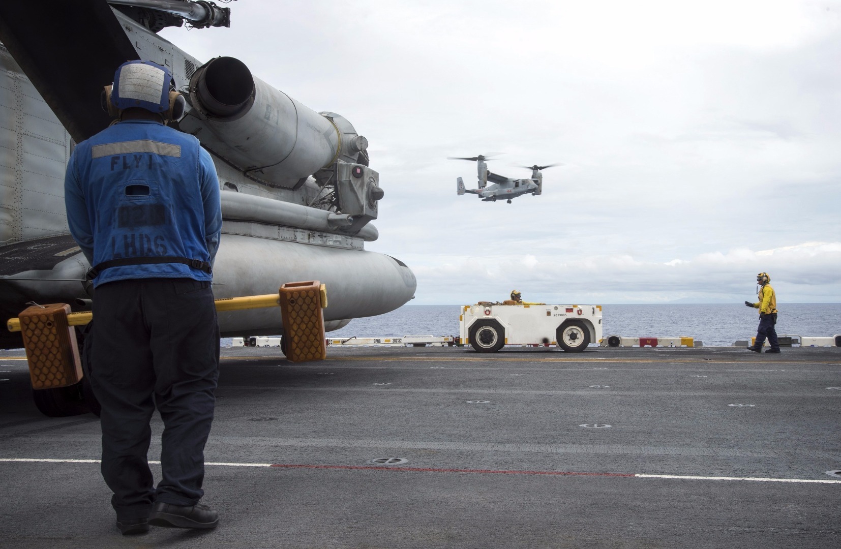 10月3日至6日，美国海军黄蜂级两栖攻击舰“好人理查德”号(LHD 6)、圣安东尼奥级两栖船坞运输舰“格林湾”号（LPD-20）多艘伯克级驱逐舰和补给舰组成的庞大战舰群进入南海展开训练。