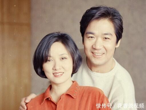 邓婕全家照,与张国立多年无子,继子不省心,领养