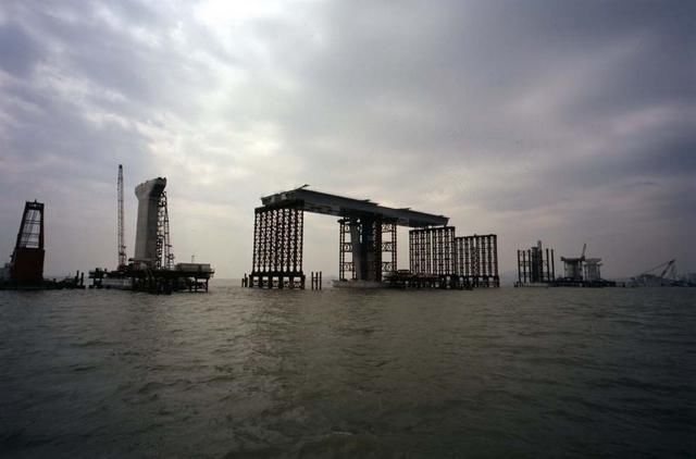 珠港澳大桥通车,可以开车去香港了?看到这些苛