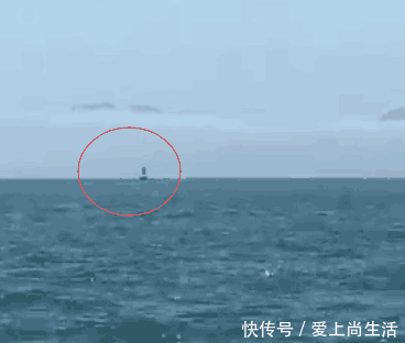 男子出海时拍到神秘人出入悬浮天宫,凑近细看