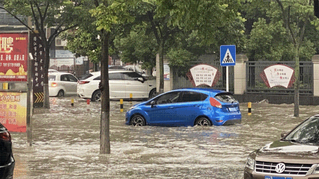 暴雨蓝色预警!周末雨雨雨,外出请注意安全! 暴雨蓝色预警!周末雨雨雨,外出请注意安全!