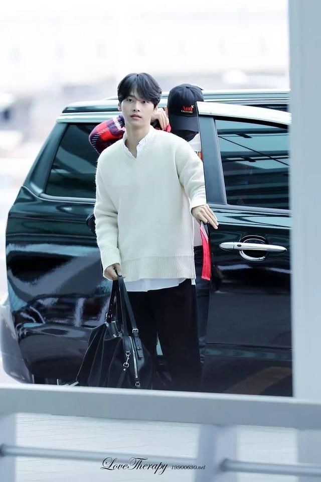 爱豆穿衣榜 | 机场秀场衣品大测试 小哥哥&小姐